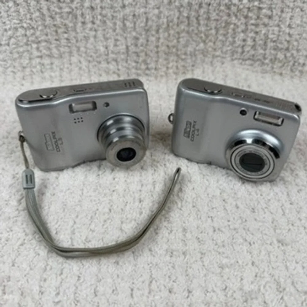 Nikon Coolpix L3 & L4 Digital Camera Bundle Silver Point and Shoot PARTS/REPAIR